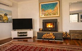 Blue Mountains Charm With Spa!